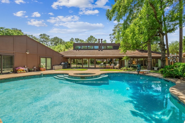 10318 Pine Forest Rd, Houston, TX 77042 - view of pool featuring a patio area, a diving board, and a pool with connected hot tub