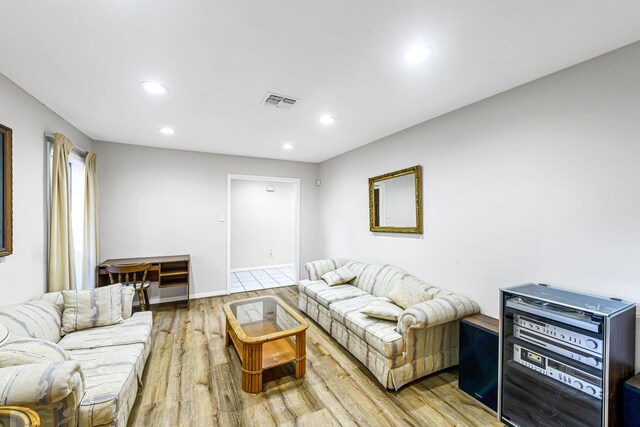 6902 Wagonwheel Ln, Houston, TX 77088 - living area with wood finished floors, recessed lighting, and baseboards