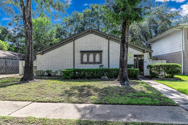 6902 Wagonwheel Ln, Houston, TX 77088 - view of front of home with brick siding and a front lawn