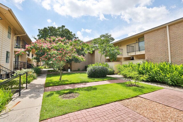 3131 Cummins St Unit 50, Houston, TX 77027 - surrounding community featuring a yard