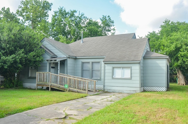 4514 Keystone St, Houston, TX 77021 - ranch-style house with roof with shingles, a front yard, and a deck