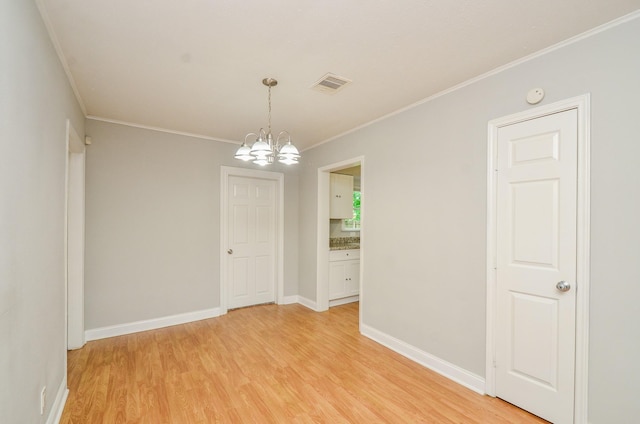 4514 Keystone St, Houston, TX 77021 - spare room with light wood-style flooring, a chandelier, crown molding, a smoke detector, and baseboards