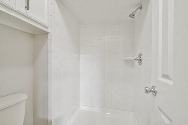 12523 Drifting Winds Dr, Houston, TX 77044 - bathroom featuring toilet and tiled shower