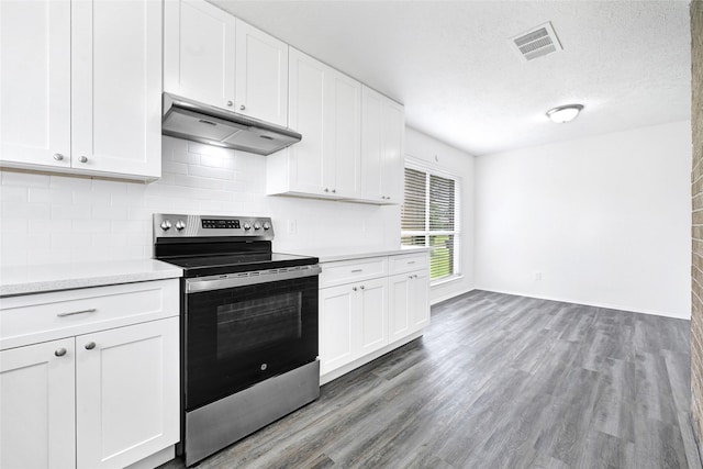 1323 Fieldstone, Missouri City, TX 77489 - kitchen featuring stainless steel electric range, under cabinet range hood, light countertops, wood finished floors, and a textured ceiling