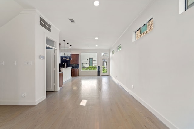 6217 Westcott St Unit B, Houston, TX 77007 - unfurnished living room with recessed lighting, baseboards, light wood-type flooring, and ornamental molding