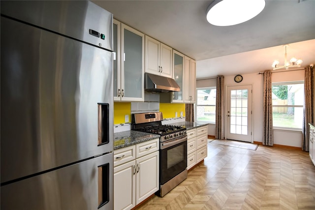 2106 Silver Falls Dr, Houston, TX 77339 - kitchen featuring stainless steel appliances, under cabinet range hood, glass insert cabinets, and plenty of natural light