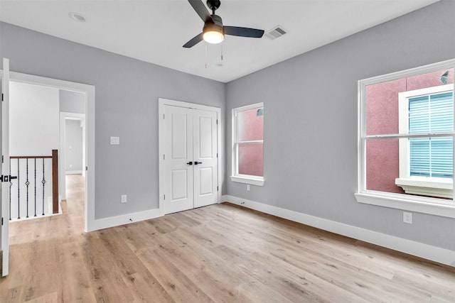 5029 Creekmont Dr, Houston, TX 77091 - unfurnished bedroom with light wood finished floors, baseboards, a closet, and a ceiling fan