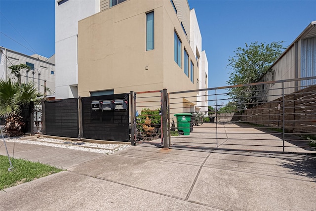 5012 Cornish St, Houston, TX 77007 - view of gate