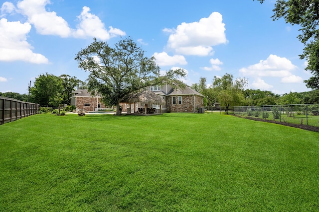 806 Quintana Roo Pl, Seabrook, TX 77586 - view of yard featuring a patio area