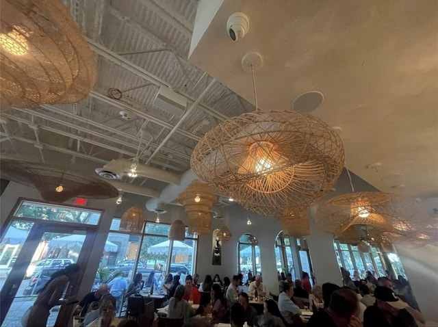 2518 Grant St, Houston, TX 77006 - building lobby with a towering ceiling