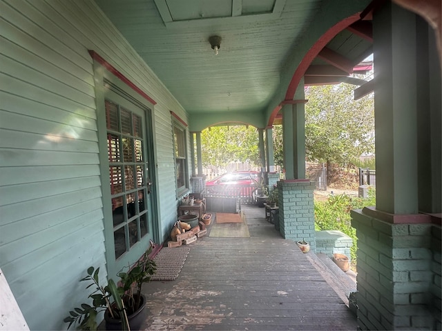 1004 Missouri St, Houston, TX 77006 - view of wooden porch