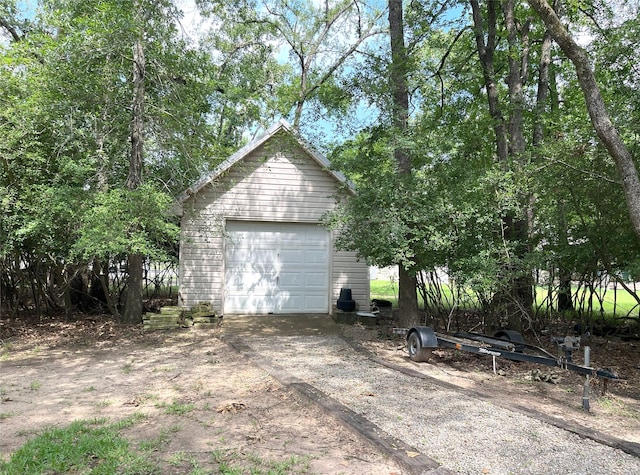 11683 Lakeshore Dr, Thornton, TX 76687 - detached garage featuring driveway