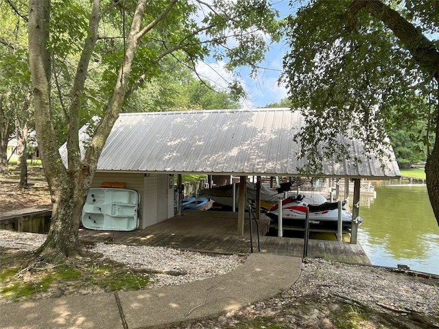 11683 Lakeshore Dr, Thornton, TX 76687 - garage featuring a water view