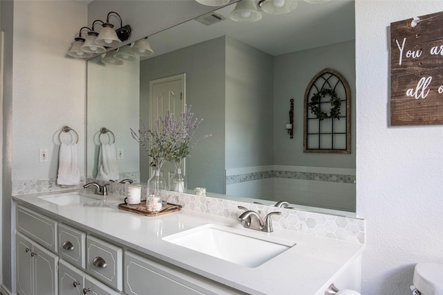 300 Coventry Rd, Spicewood, TX 78669 - full bath with double vanity and toilet