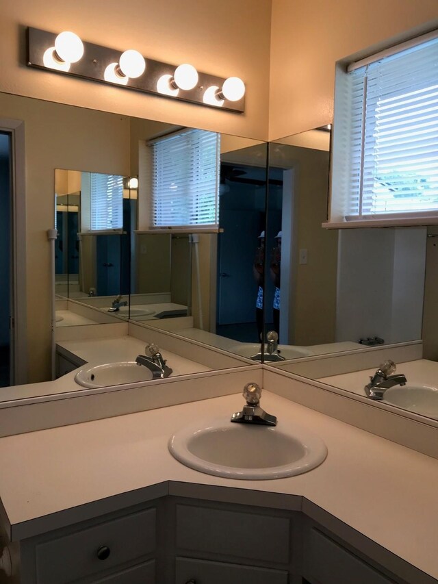 5471 Kuldell Dr, Houston, TX 77096 - bathroom featuring vanity