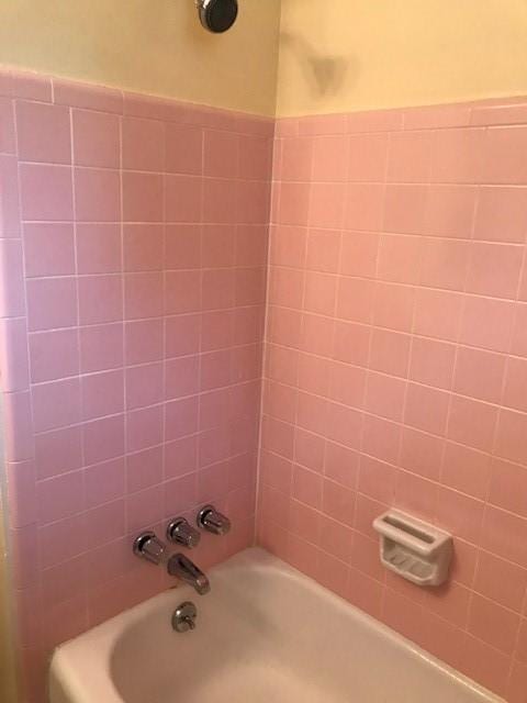 5471 Kuldell Dr, Houston, TX 77096 - bathroom featuring tub / shower combination