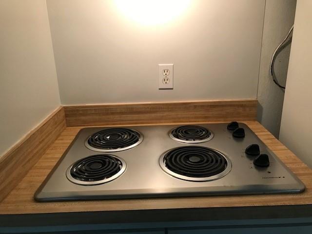 5471 Kuldell Dr, Houston, TX 77096 - kitchen view of range