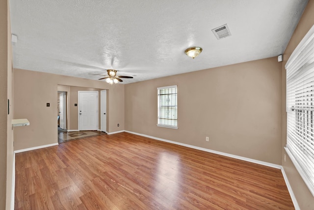 12821 Donegal Way, Houston, TX 77047 - spare room with light wood-style floors, a textured ceiling, and a ceiling fan