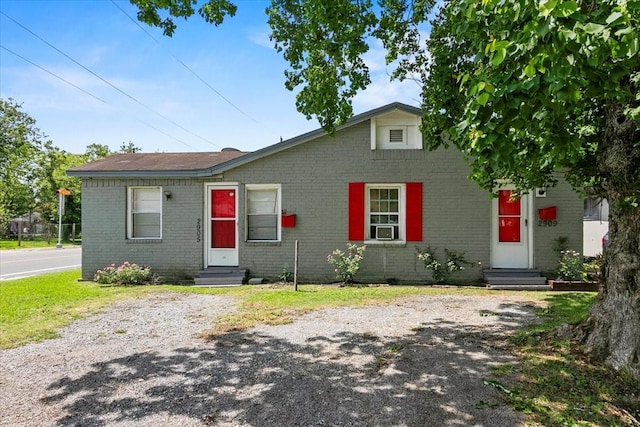 2905 Glenwood St, Beaumont, TX 77705 - view of front facade featuring entry steps, brick siding, and cooling unit