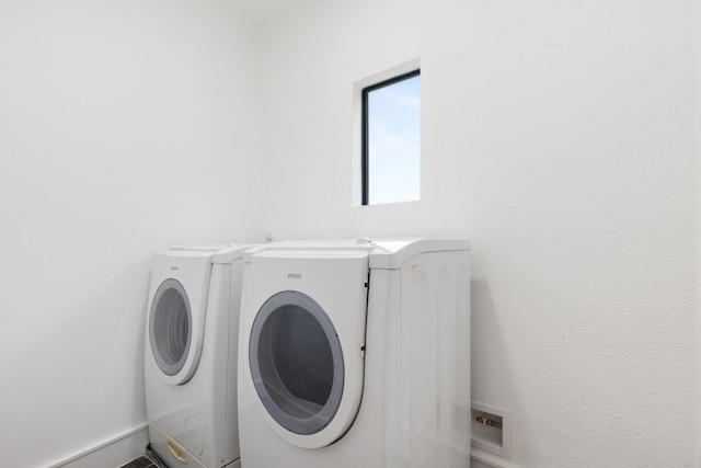 1205 Summer St Unit C, Houston, TX 77007 - laundry room with washer and clothes dryer