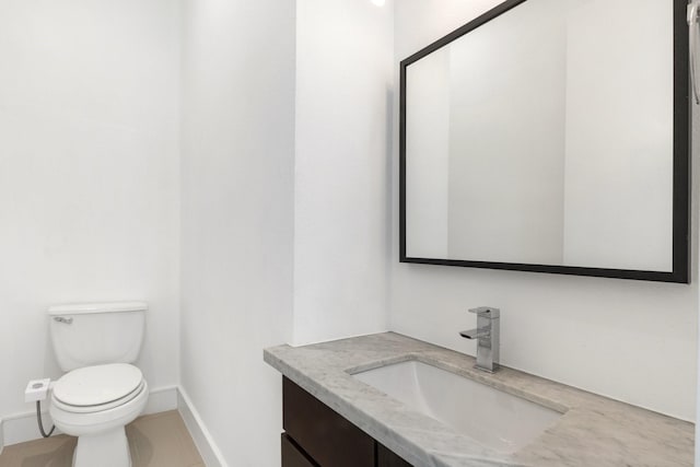 1205 Summer St Unit C, Houston, TX 77007 - bathroom with vanity, toilet, and baseboards