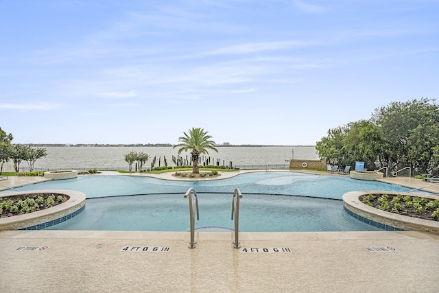 4821 Nasa Pkwy Unit 12E, Pasadena, TX 77586 - view of community pool