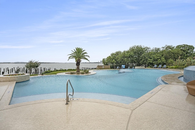4821 Nasa Pkwy Unit 12E, Pasadena, TX 77586 - community pool with a water view and a patio
