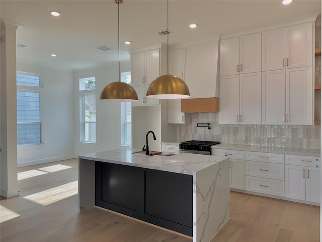 923 Fisher St Unit B, Houston, TX 77018 - kitchen featuring gas range, light wood-style flooring, backsplash, white cabinetry, and recessed lighting