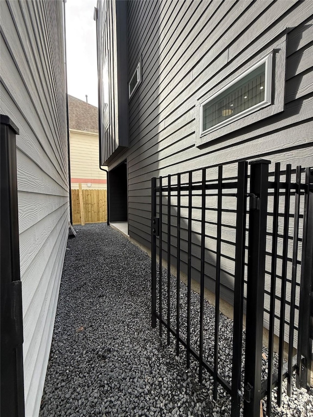 923 Fisher St Unit B, Houston, TX 77018 - view of property exterior with a gate