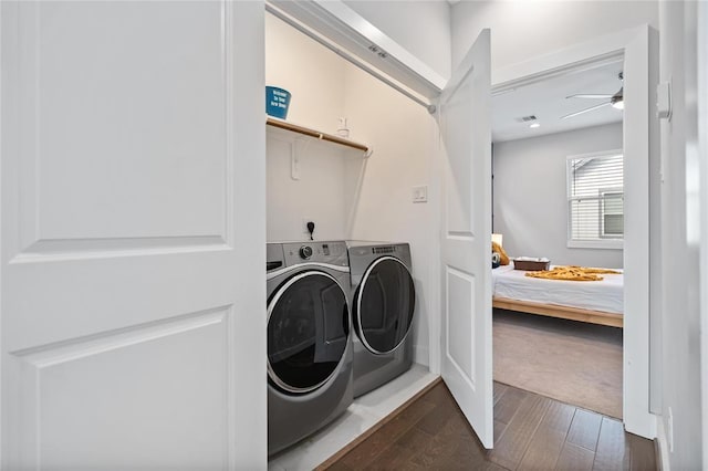 622 Janisch Rd Unit F, Houston, TX 77018 - laundry area featuring washing machine and clothes dryer, dark wood-type flooring, and a ceiling fan