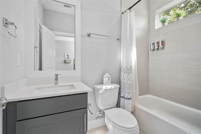 622 Janisch Rd Unit F, Houston, TX 77018 - full bath with vanity, toilet, and shower / bathtub combination with curtain