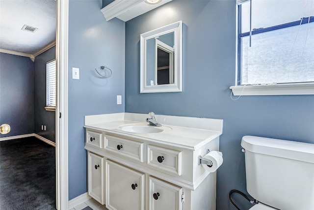 5802 Ashmere Ln, Spring, TX 77379 - half bath featuring toilet, vanity, baseboards, and ornamental molding