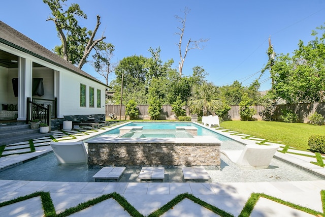 802 W 30th St, Houston, TX 77018 - view of swimming pool featuring an in-ground hot tub and a patio area