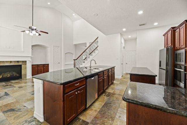 512 Cherry Hills Dr, Huntsville, TX 77340 - kitchen with a center island with sink, stainless steel appliances, a sink, ceiling fan, and dark brown cabinets