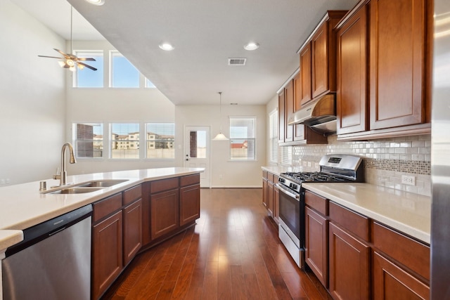 2813 Bottiglia Way, League City, TX 77573 - kitchen featuring appliances with stainless steel finishes, a sink, under cabinet range hood, a ceiling fan, and light countertops