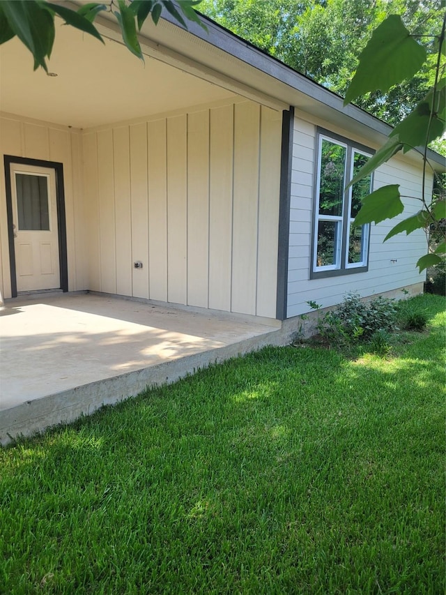 4354 Phlox St, Houston, TX 77051 - doorway to property with a lawn and a patio