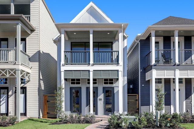 8710 Park Kolbe Ln, Houston, TX 77080 - view of front of property with a balcony and board and batten siding