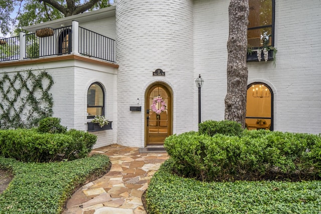 11 Twin Circle Dr, Houston, TX 77042 - property entrance with a balcony and brick siding
