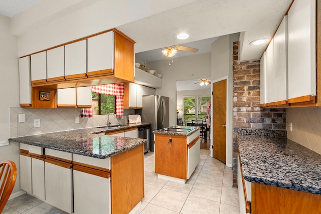 815 Millpond Dr, Sugar Land, TX 77498 - kitchen with ceiling fan, appliances with stainless steel finishes, a peninsula, and healthy amount of natural light