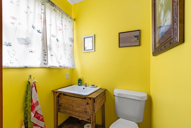 815 Millpond Dr, Sugar Land, TX 77498 - bathroom with toilet and vanity