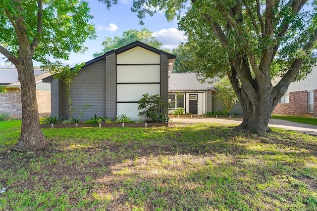 16026 Beechnut St, Houston, TX 77083 - mid-century modern home with brick siding and a front lawn