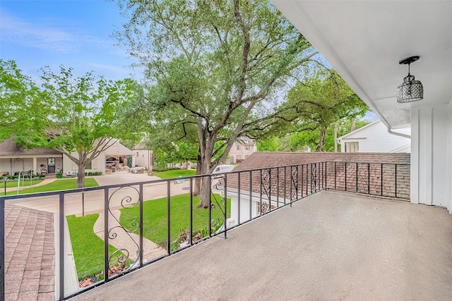 13622 Indian Creek Rd, Houston, TX 77079 - balcony featuring a residential view