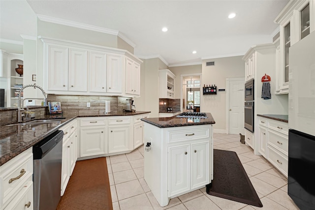 17814 Shady Arbor Way, Spring, TX 77379 - kitchen featuring stainless steel appliances, a sink, a kitchen island, light tile patterned floors, and crown molding
