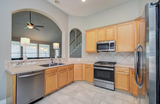 12807 Sienna Trails Dr, Tomball, TX 77377 - kitchen with stainless steel appliances, a sink, ceiling fan, tasteful backsplash, and light countertops