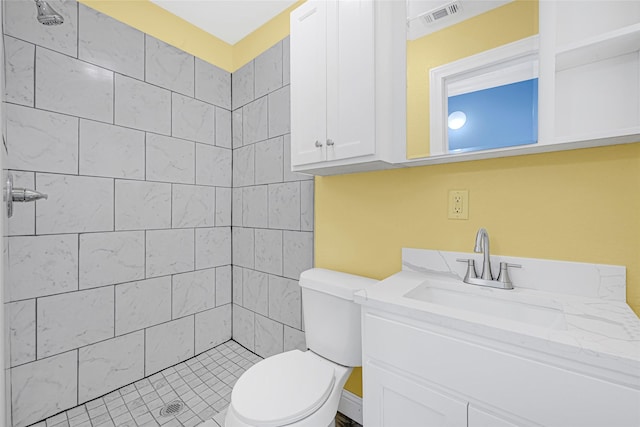 2406 W Elvinta St, Baytown, TX 77520 - bathroom with a tile shower, vanity, and toilet
