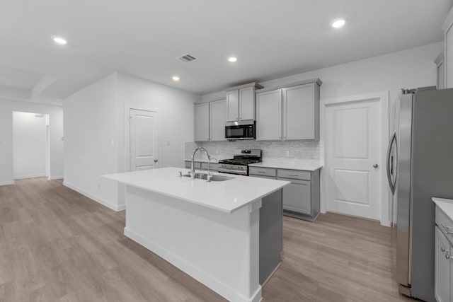 19380 Poppy Village Cir, Magnolia, TX 77355 - kitchen featuring stainless steel appliances, a sink, gray cabinets, and recessed lighting