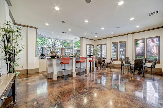 2400 Mccue Rd Unit 250, Houston, TX 77056 - kitchen with ornamental molding, plenty of natural light, recessed lighting, an island with sink, and a kitchen breakfast bar