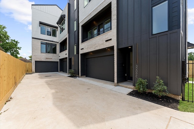 3209 Baer St Unit B, Houston, TX 77020 - view of property with an attached garage and driveway