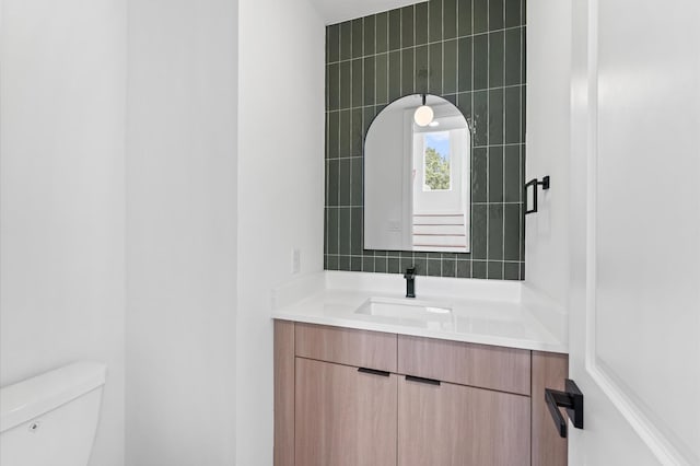 3209 Baer St Unit B, Houston, TX 77020 - bathroom featuring vanity and toilet