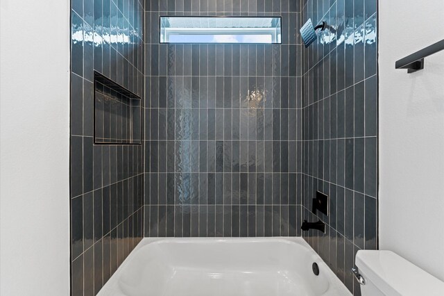 3209 Baer St Unit B, Houston, TX 77020 - full bath with toilet and bathtub / shower combination
